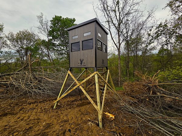 Elevated Hunting Blind in a Forested Area, Ideal for Millersburg